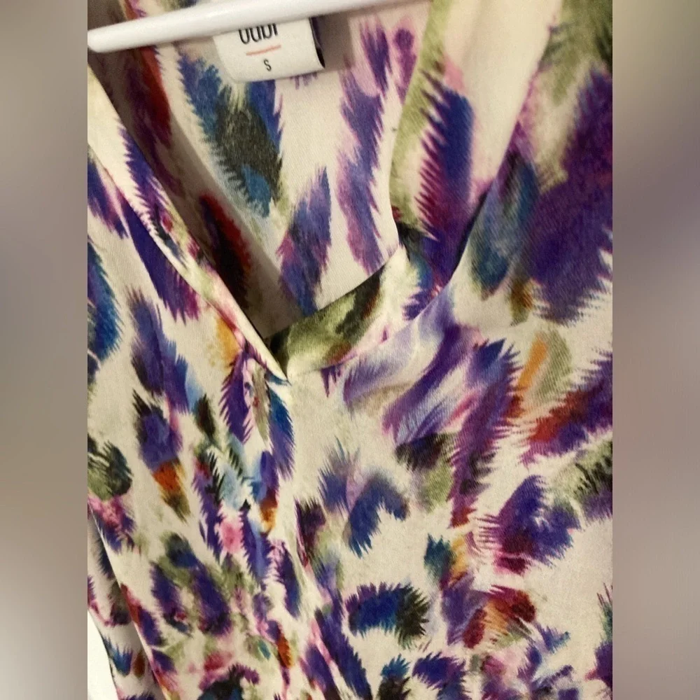 Cabi animal print short sleeve blouse in size small. Adorable shirt